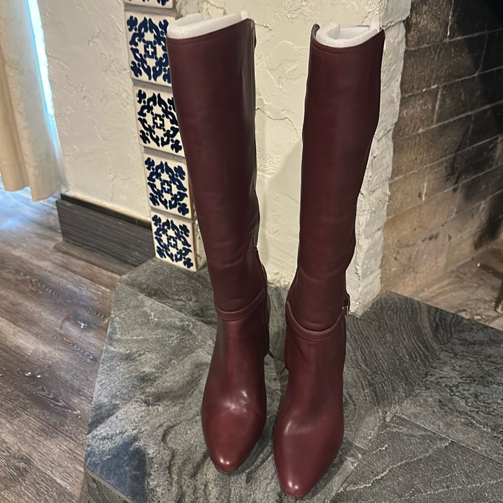 Tall boot- size 8.5 Banana Republic